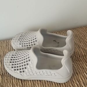 LUSSO CLOUD Scenario Comfort Slip-On - Unisex, Water Friendly, Size W